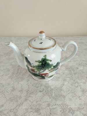 Продам китайский чайник из фарфора