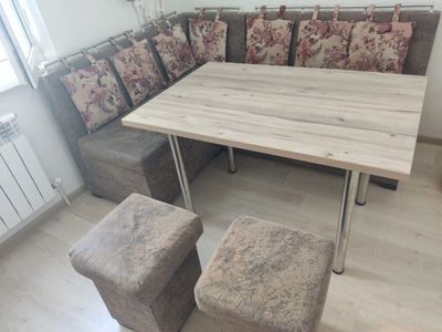 Кухонная мебель со столом