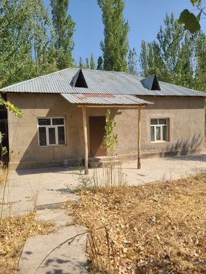 Товоксойда 9 сотикли ховли уй сотилади.