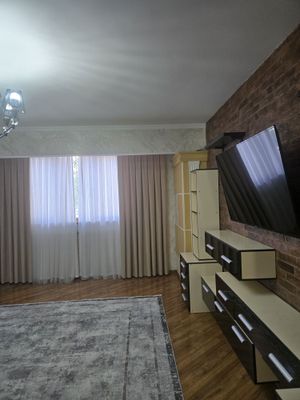 Сдаётся на улице Нукус своя 3 переделанная в 2 комнатнаю