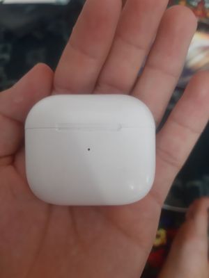 Airpods sotiladi juda zo‘r ishlashi zaryadi yaxshi