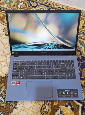 Acer Aspire 3 15.6 full HD Touchscreen Amd Ryzen 5 7520u 8GB/512GB