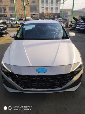 Продам срочно Hyundai Elantra краска 100%тоза 2 motor состояние идеаль