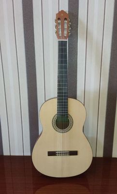 Продаётся гитара Yamaha C40M