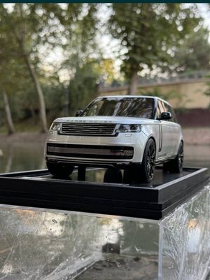 Коллекционная моделька Range rover 1:18