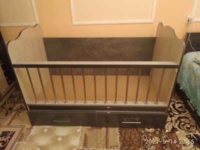 Болалар учун кроват сотилади. Продаётся кровать для детей.