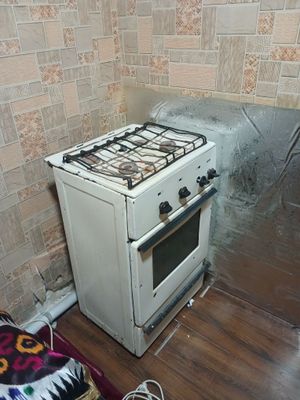 Продаётся газовая плитка, кровать
