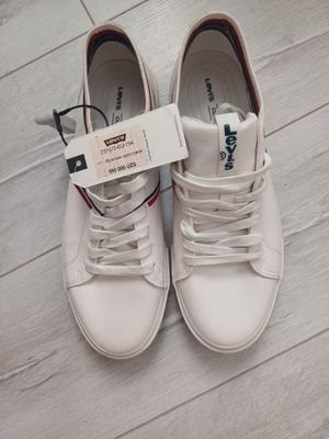 Новые фирменные Levi's кеды