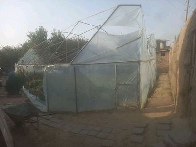 Parnik sotiladi 2 sotix  kelishib katyoli b/n ber/