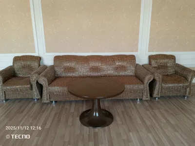 диван кровать, кресла, журнальный столик