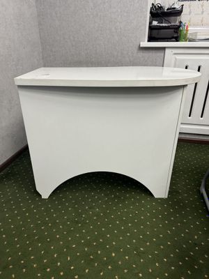 Стол для компютера и маникюра
