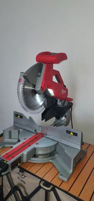 Сетевая торцовочная пила c двойным углом наклона MILWAUKEE MS 304 DB