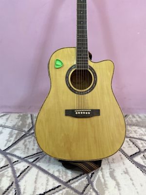gitara yangi holatda grand music