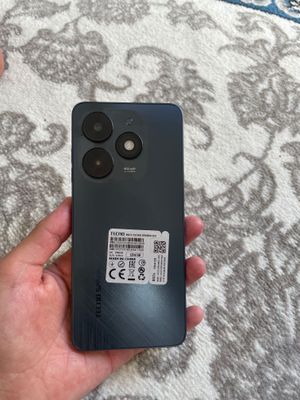 Tecno Spark. 20c