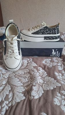 Продам кеды женские