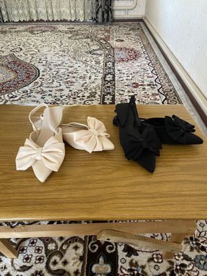 Ayollar oyoq kiyimi sotiladi
