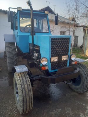 Traktor MTZ80 sotiladi