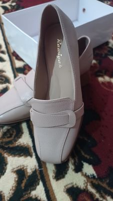 Ayollar oyoq kiyimi