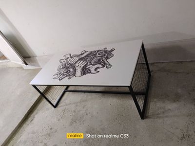 Jurnalni stol 120 x 60 qalin profildan yasalgan . Dastafka bor