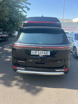 Kia oilaviy mashinasi