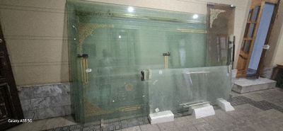 Стекло б/у Продаётся срочно в хорошем состоянии не разбитый.