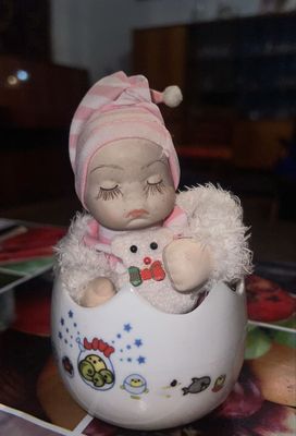 Музыкальная кукла фарфоровая