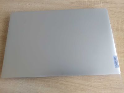 Notbuk lenovo yangi aʼlo darajada zaryadi 5-6 soat yetadi.