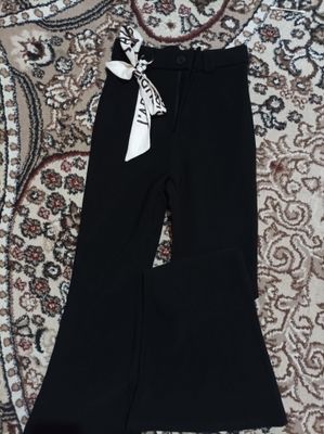 Ayollar qora shimi sotiladi