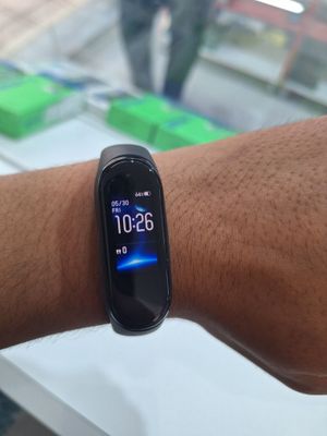 Mi band 4 yangi 2- dona bor Arginal Kardak bor Zaryadi: 4-7 kun. +z