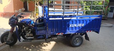 Xunjie moto sotiladi narxi 25milyon kelishamiz yili 2024 xolati yaxshi