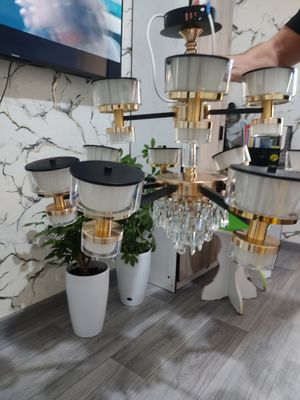 Шикарная большая люстра