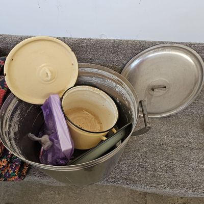 Продаётся алюминевая и эмалированная кастрюля