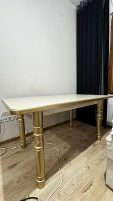 Продам новый диван, стол и стулья