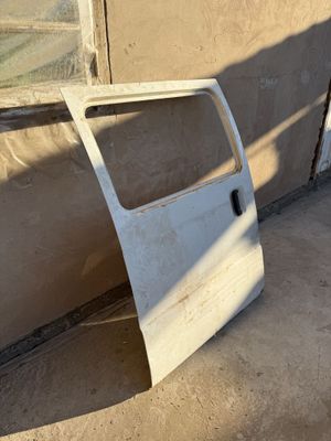 Damas Eshik ong taraf sotiladi
