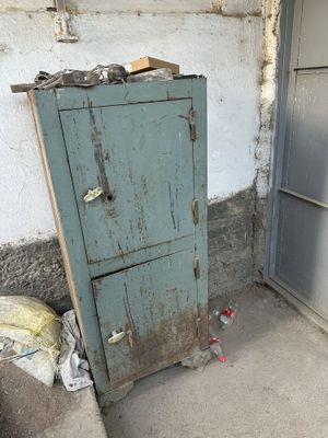 Seyf sotiladi xolati yaxshi
