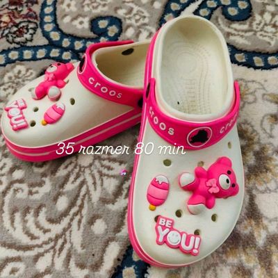 crocs
