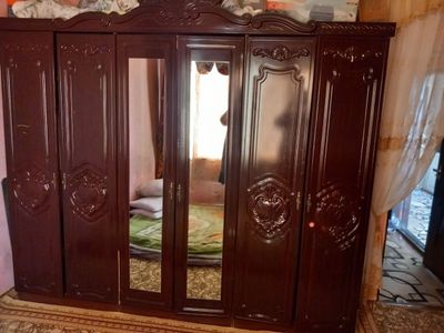 Кийим илгич шкаф