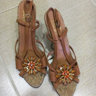 Кожаные новые босоножки 39 размер