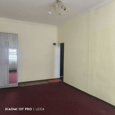 Сергили 3 а 1 хона 300$ яхши инсонларга берилади