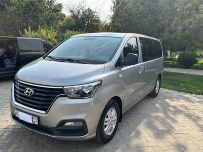 hyundai H1 sotiladi xolati alo faqat turizmda iwlagan dizel adblu bor