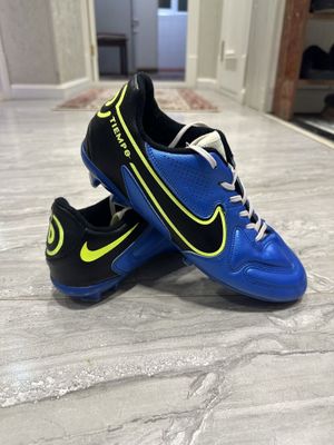 Бутсы Nike Tiempo почти новые. Butsi Nike Tiempo pochti yengi.Razmer40