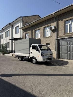 Kia Bongo Sotladi yengde moshina