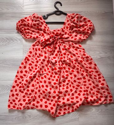 Платье розовое с красными пятнами от Just