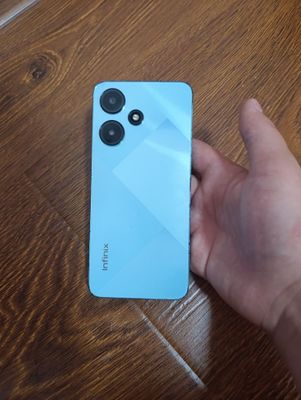Infinix hot 30i xolati yaxshi hamma joyi ishlaydi