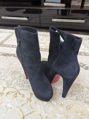 Оригинальные сапоги от Louboutin