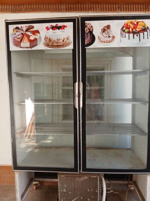 Vitrina xaladilnik narxi 5.000.000 xolati yaxshi