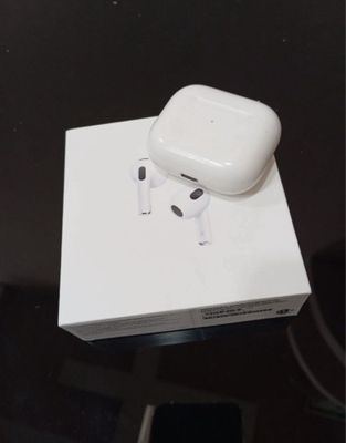 Наушники Airpods Apple