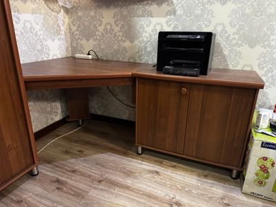 Продается шкаф и письменный стол