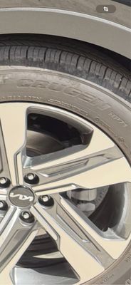 Продается шины почти новые 235/60/19 KUMHO CRUGEN на KIA Sorento