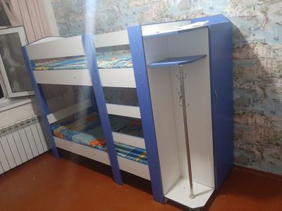 Bolallar uchun shkaf hamda spallniy